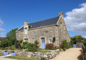 BELLE MAISON BRETONNE TYPIQUE PRES DE LA PLAGE